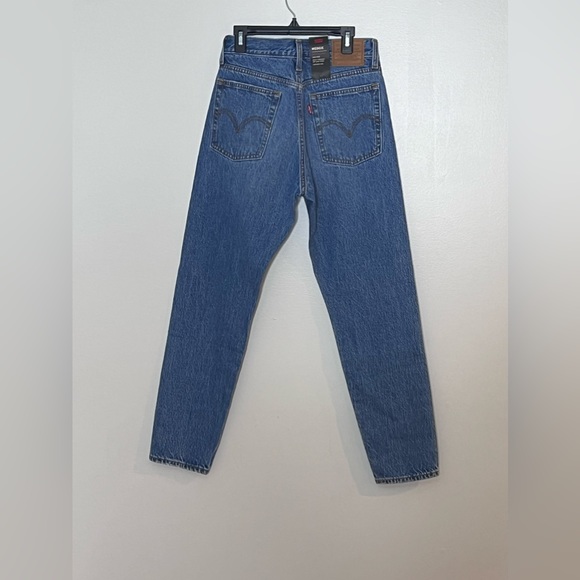 Levis Wedgie High Rise Tapered Leg Jean - Picture 5 of 6